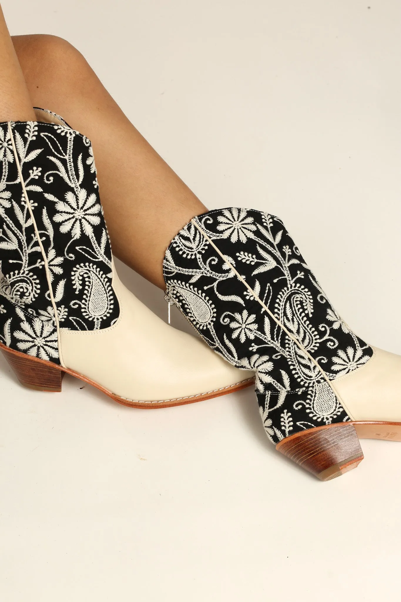 EMBROIDERED WESTERN BOOTS NICOLE